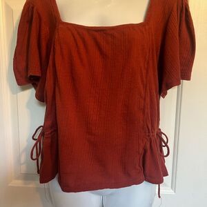Lucky Brand Rust Flutter Sleeve Blouse with Tie Adjustable sides Size Large